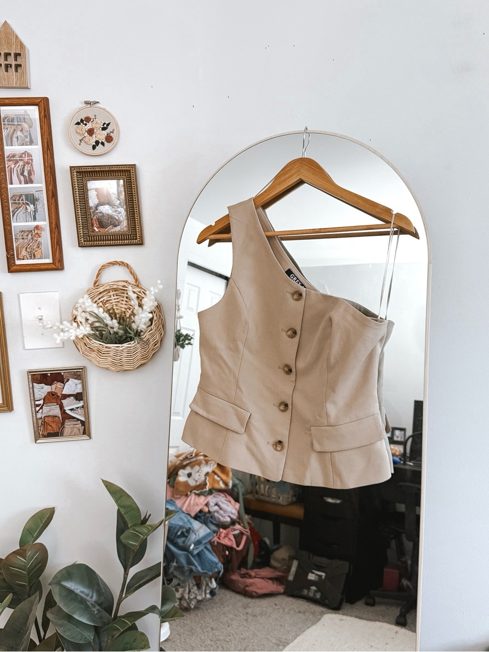 Grey Lab Anthropologie One-Shoulder Beige Button-Front Vest - Picture 2 of 5
